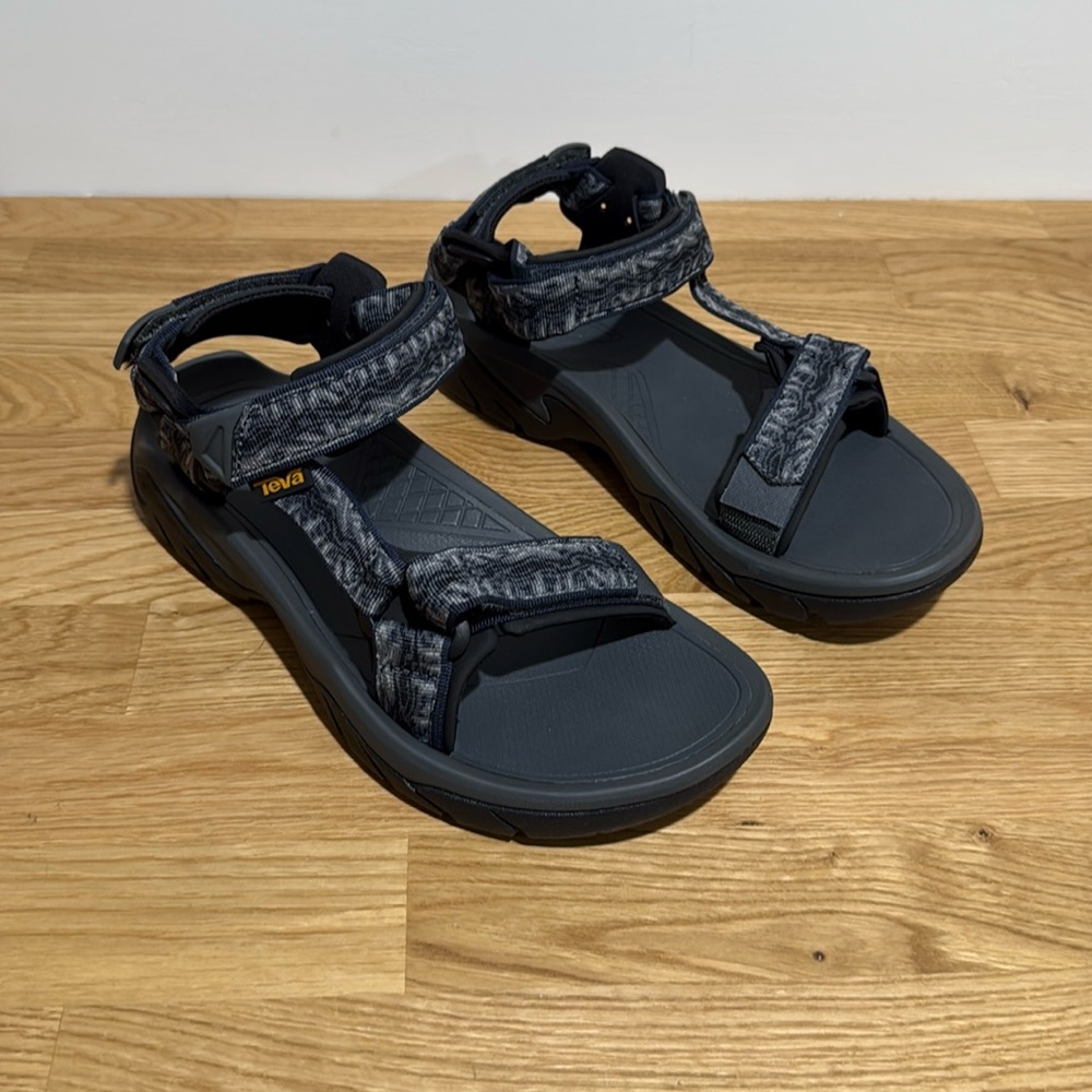 Brand new pair of men’s Teva Terra Fi 5 Universal size 9